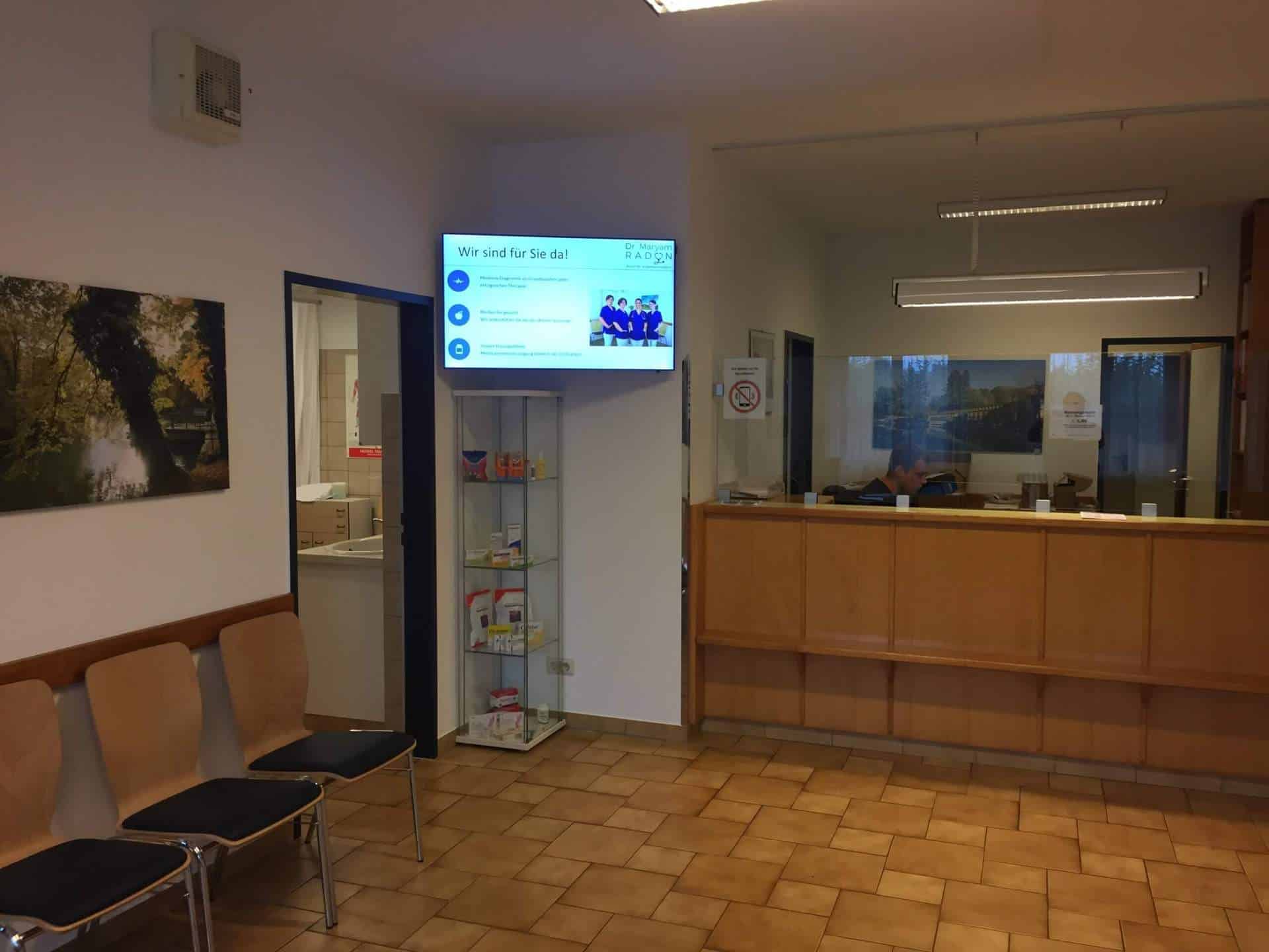 Digital Signage Cloud im Wartezimmer